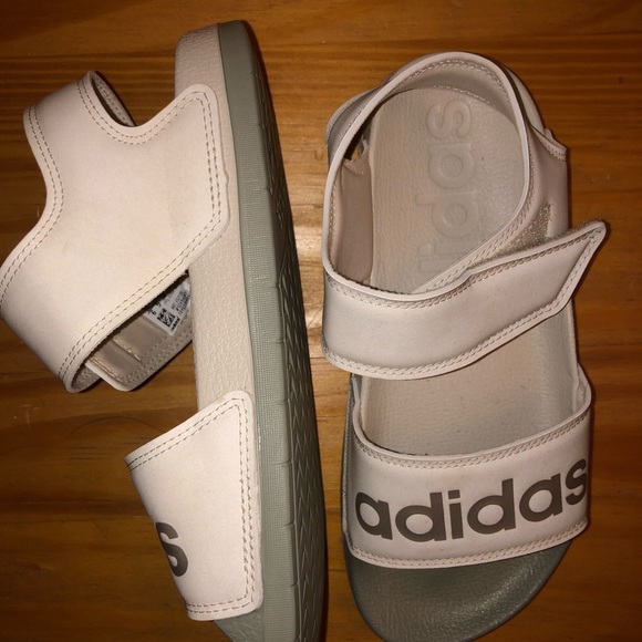 Adidas sandals, never worn, size 6 women’s - Picture 3 of 3
